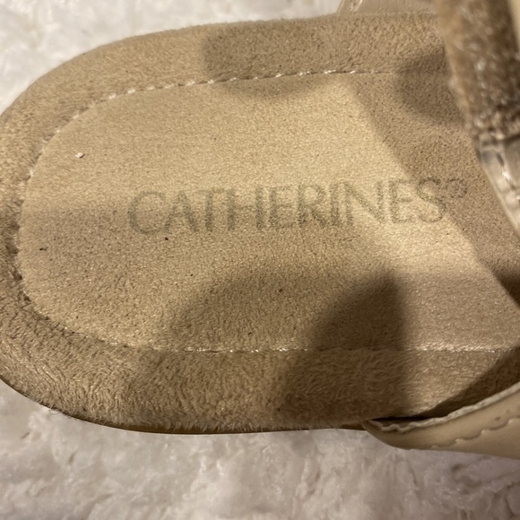 womens Catherine’s solid beige hook and loop sandals size 10W - Picture 2 of 6
